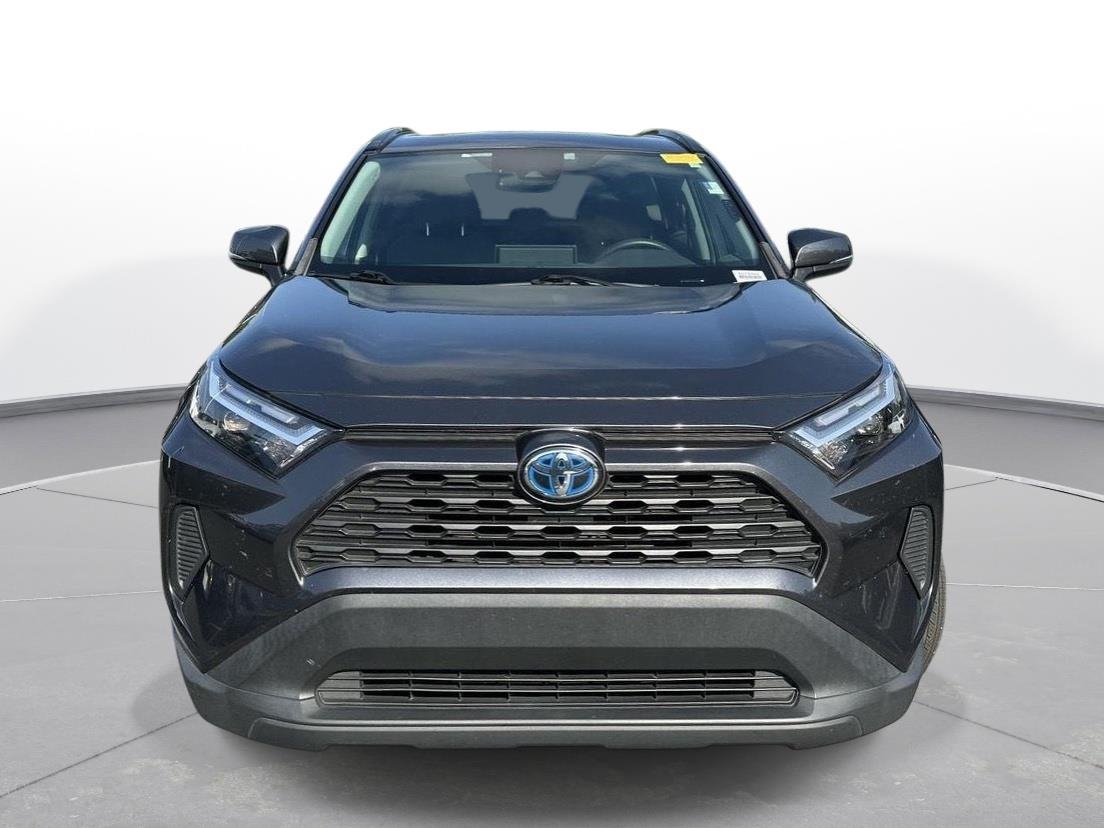 2022 Toyota RAV4 Hybrid XLE photo 2