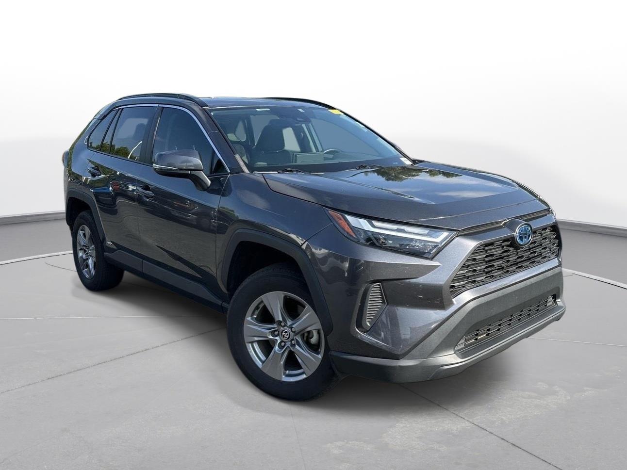 2022 Toyota RAV4 Hybrid XLE photo 3