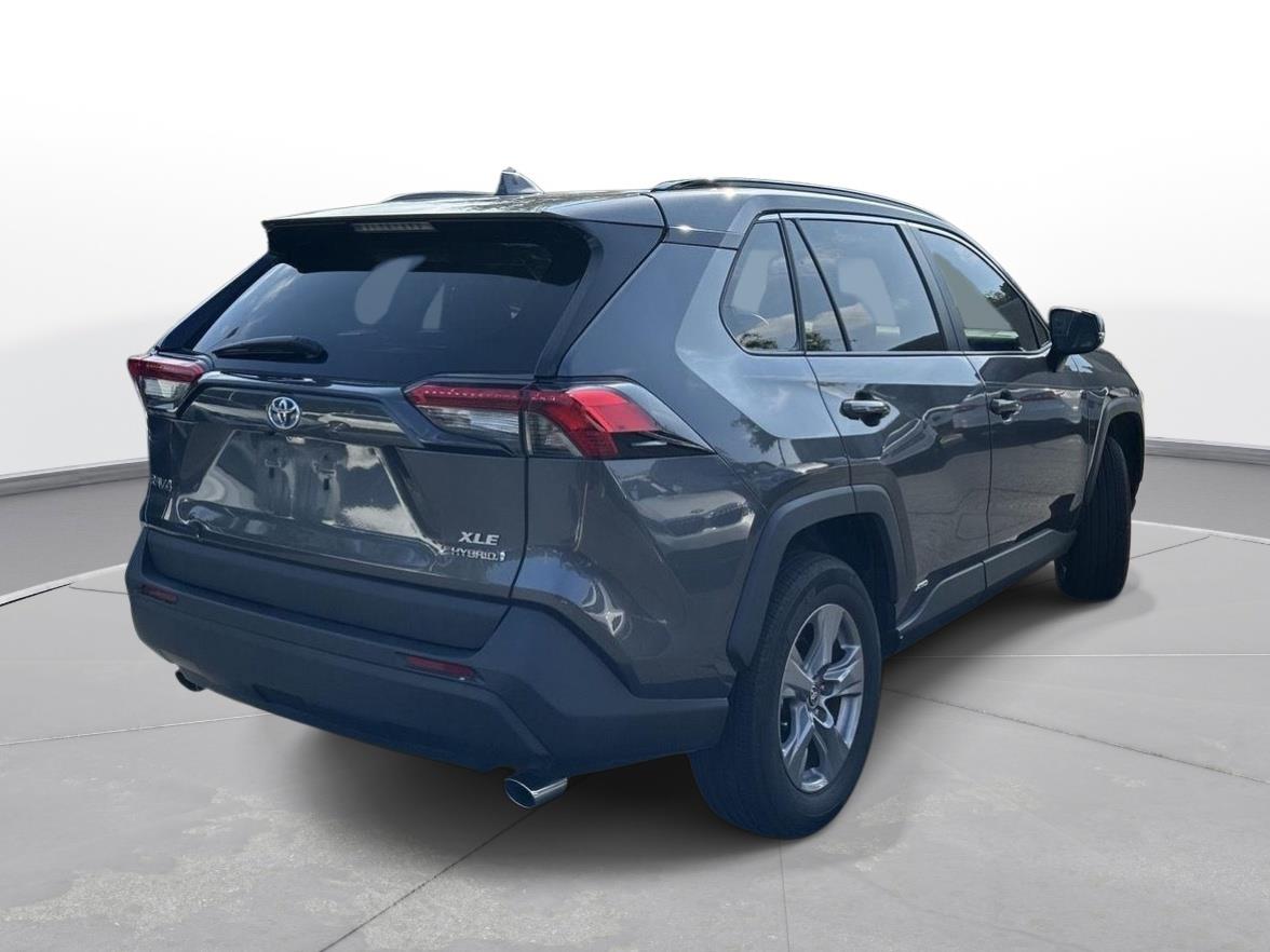 2022 Toyota RAV4 Hybrid XLE photo 5