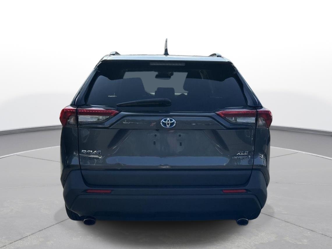 2022 Toyota RAV4 Hybrid XLE photo 6