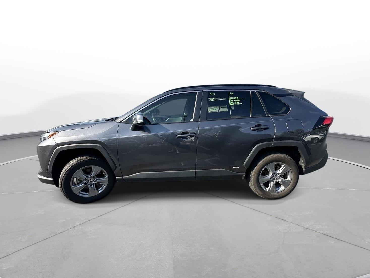 2022 Toyota RAV4 Hybrid XLE photo 8