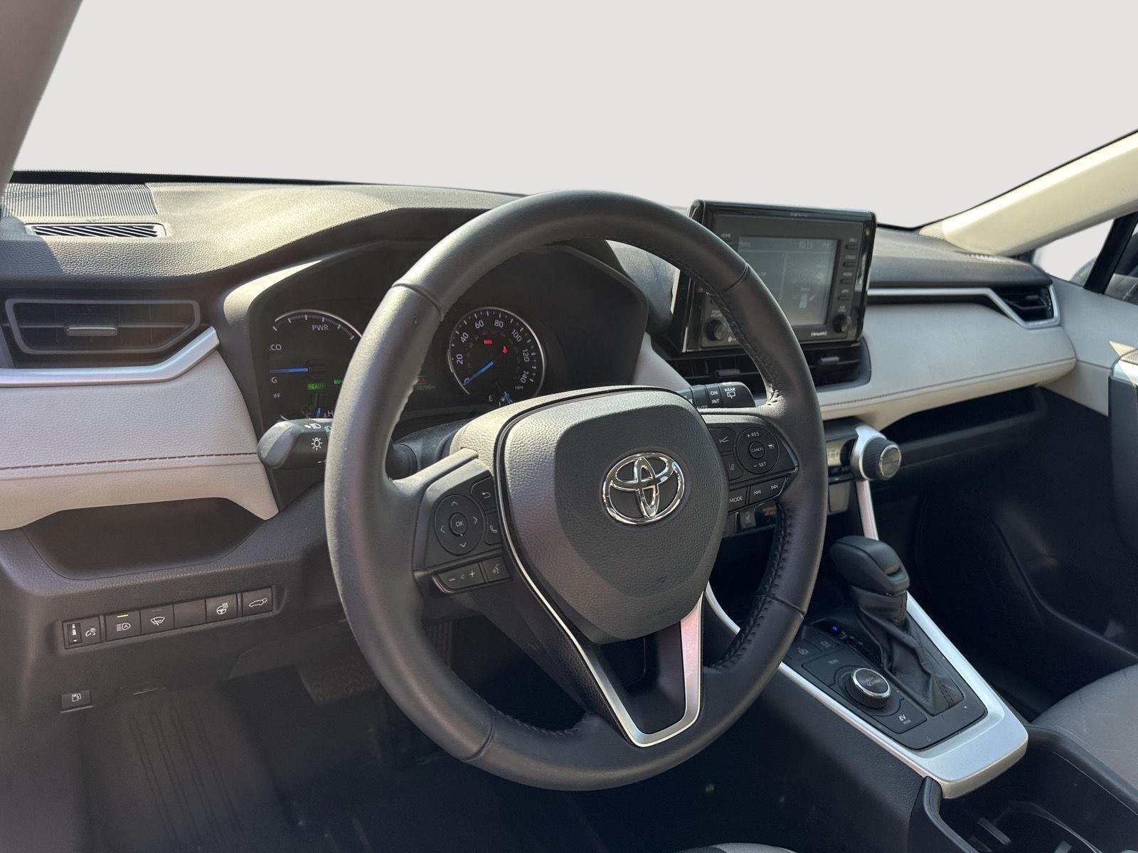 2022 Toyota RAV4 Hybrid XLE photo 9