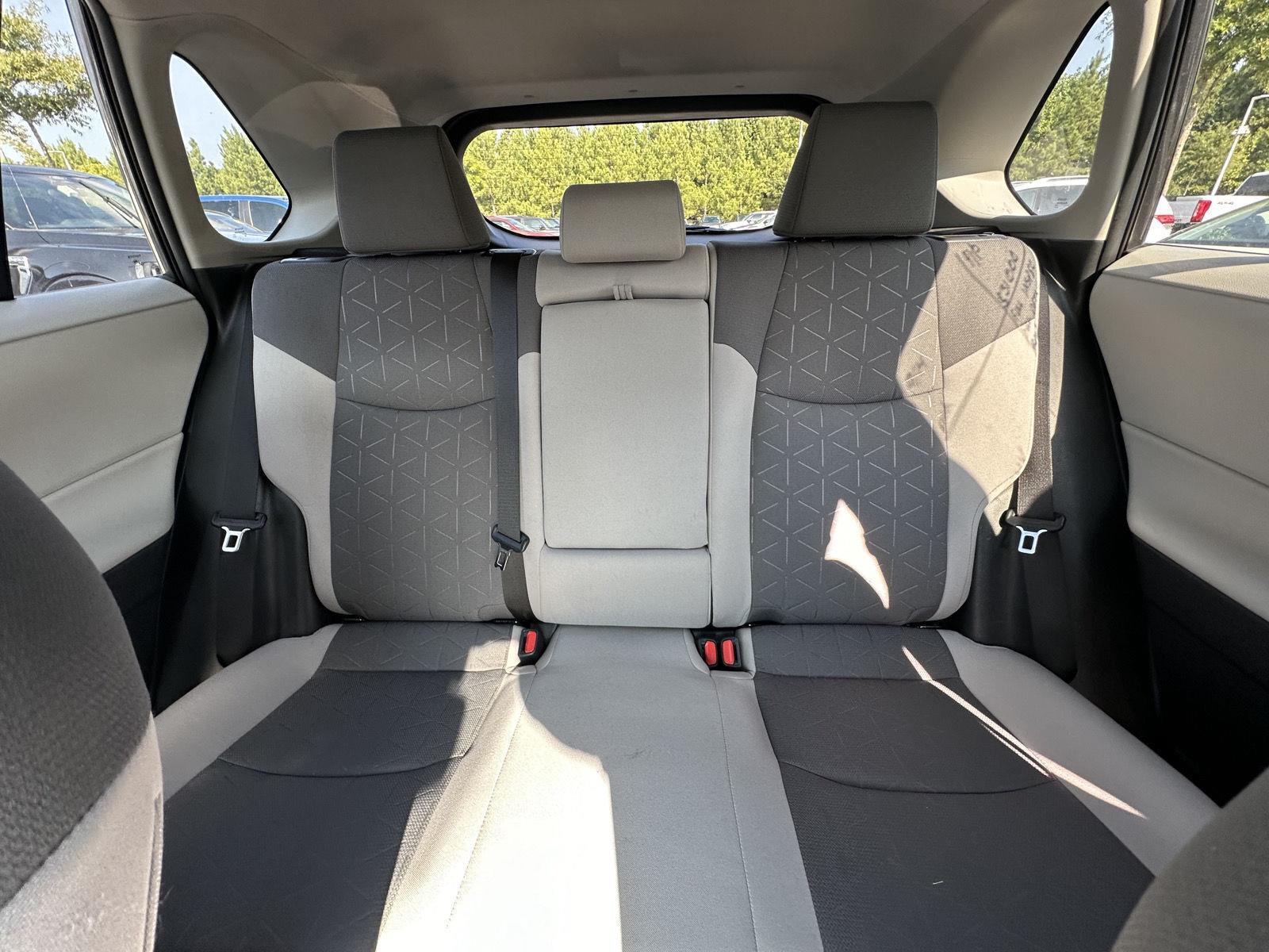 2022 Toyota RAV4 Hybrid XLE photo 11