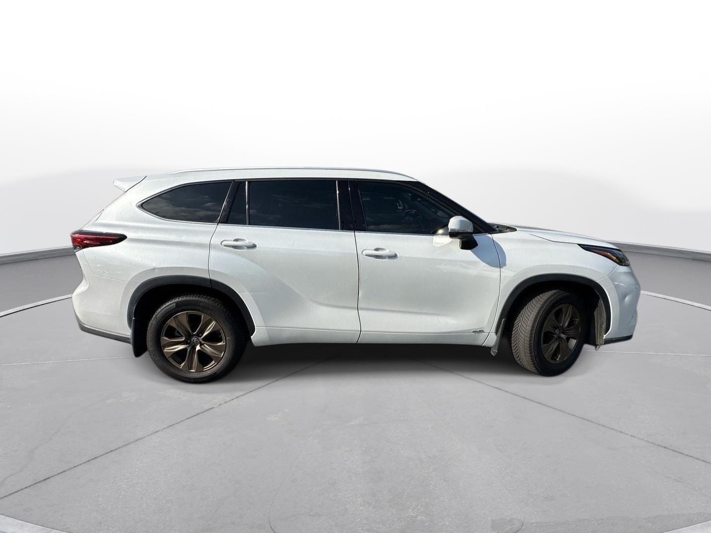 2022 Toyota Highlander Hybrid Bronze Edition photo 4