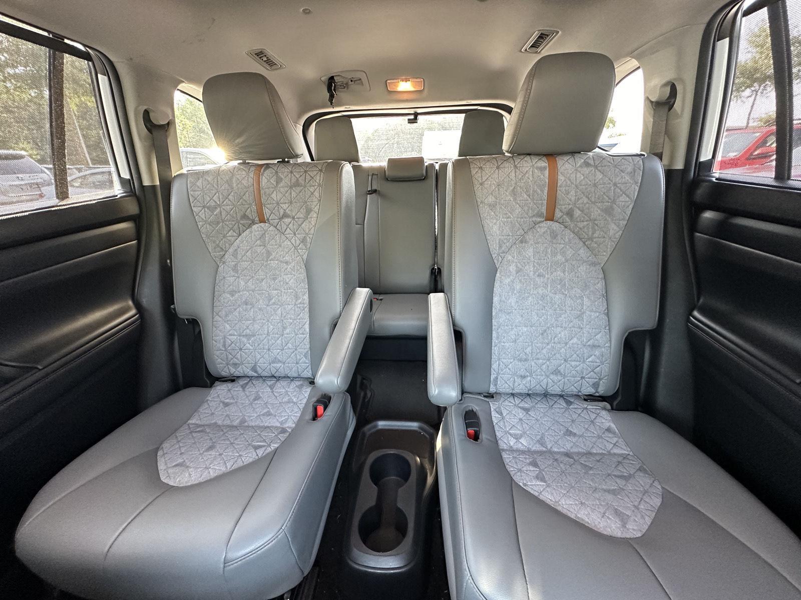 2022 Toyota Highlander Hybrid Bronze Edition photo 11