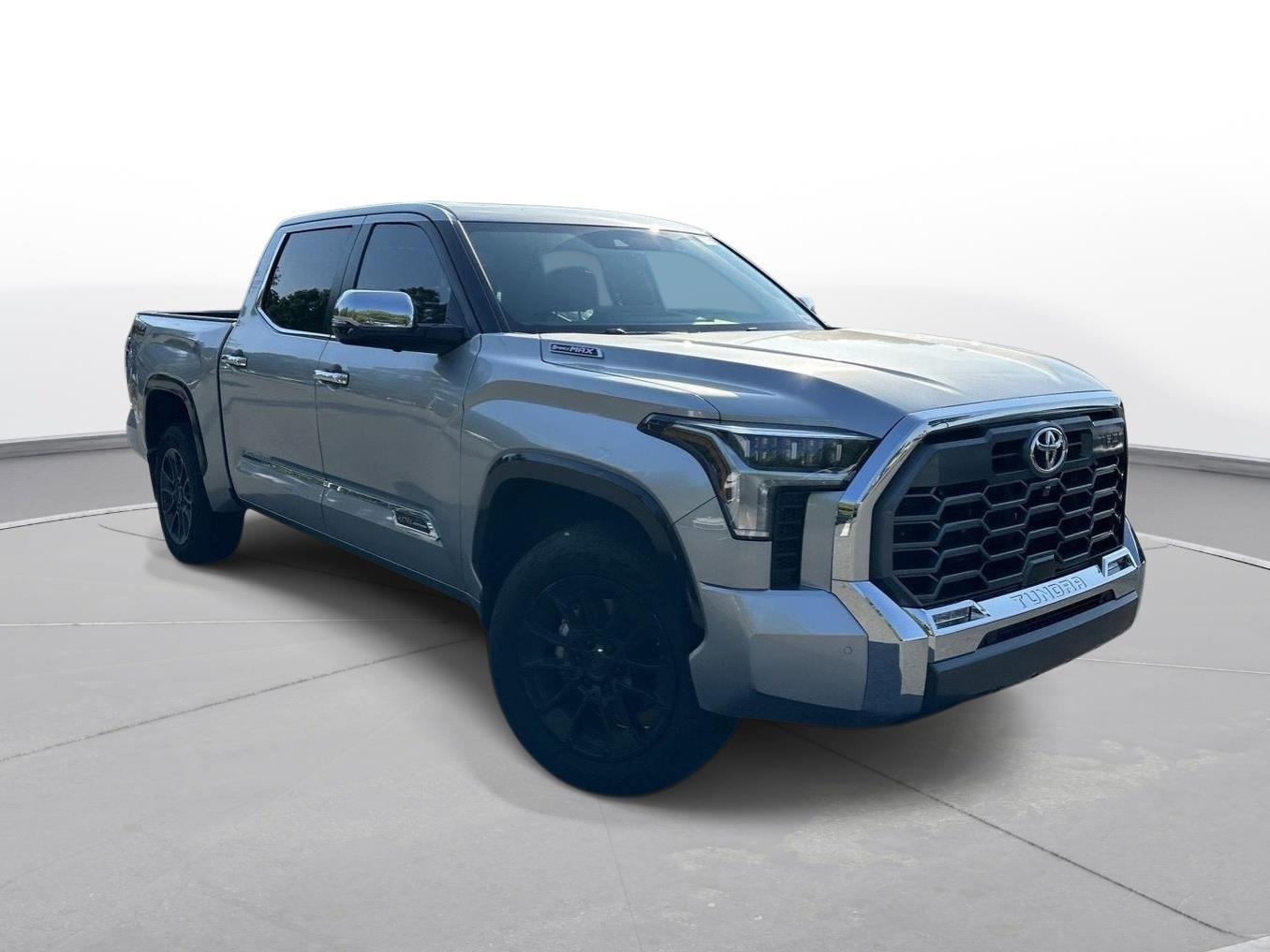 2025 Toyota Tundra 1794 Edition Hybrid photo 3