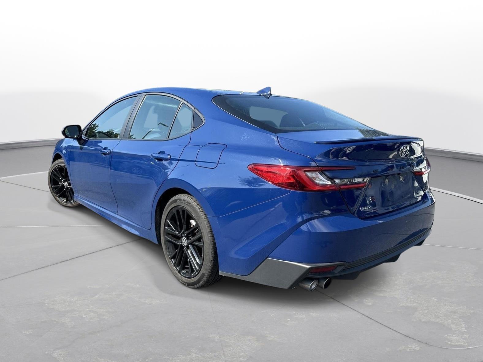 2025 Toyota Camry SE photo 7