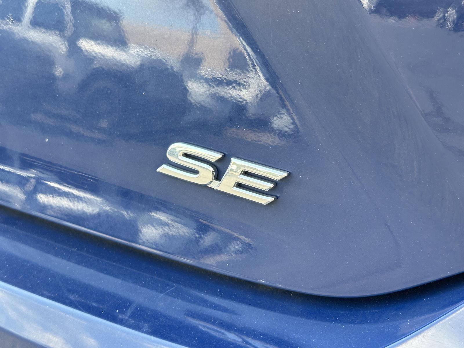 2025 Toyota Camry SE photo 9