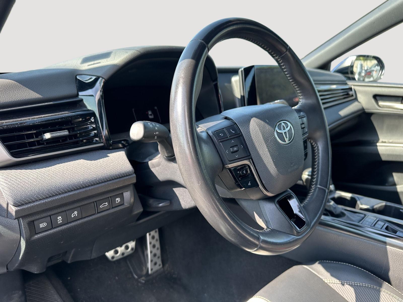 2025 Toyota Camry SE photo 10