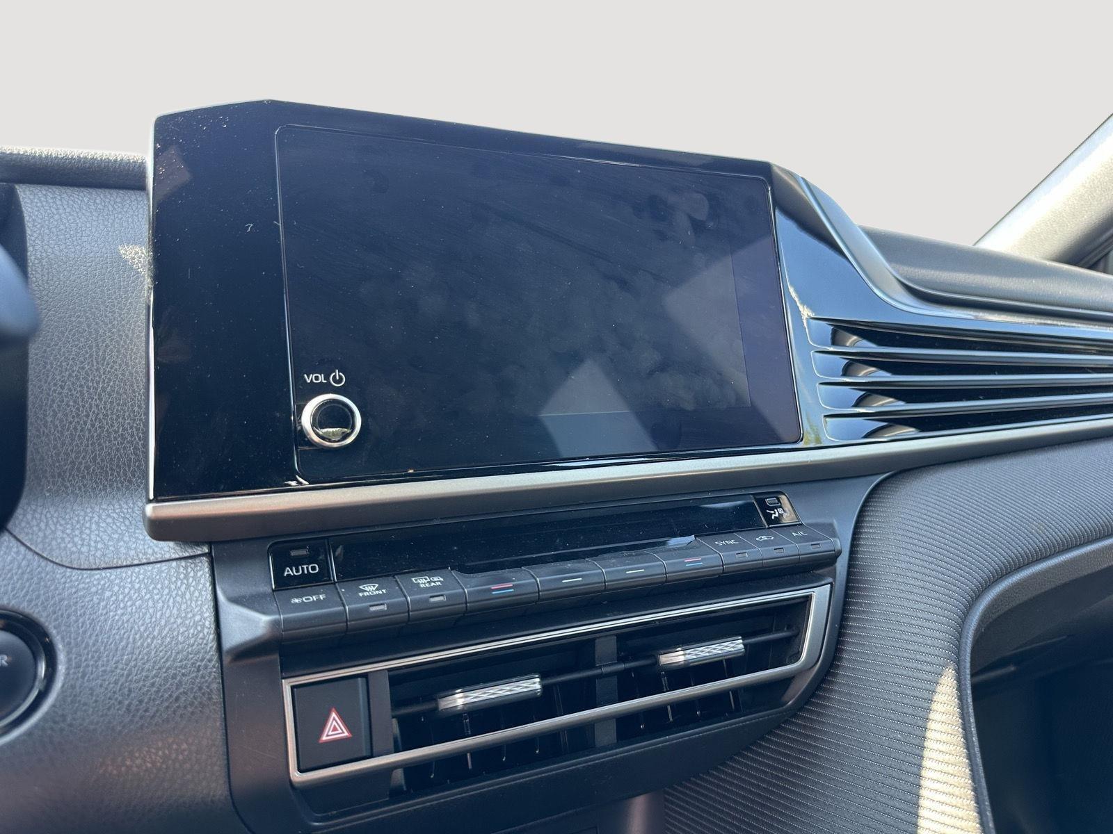 2025 Toyota Camry SE photo 11