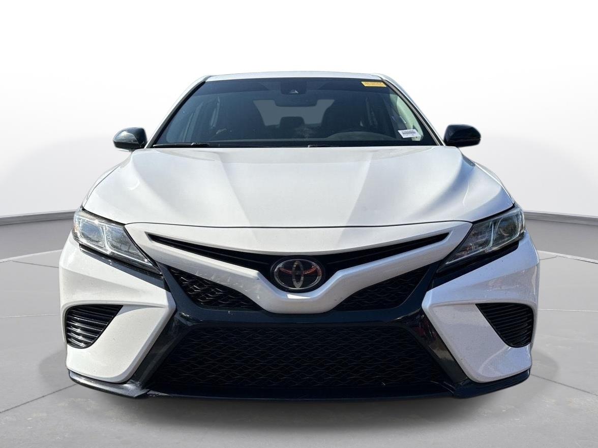 2019 Toyota Camry SE photo 2