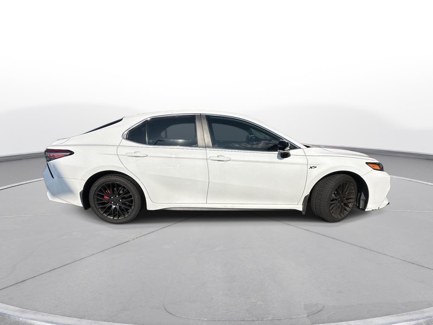 2019 Toyota Camry SE photo 4