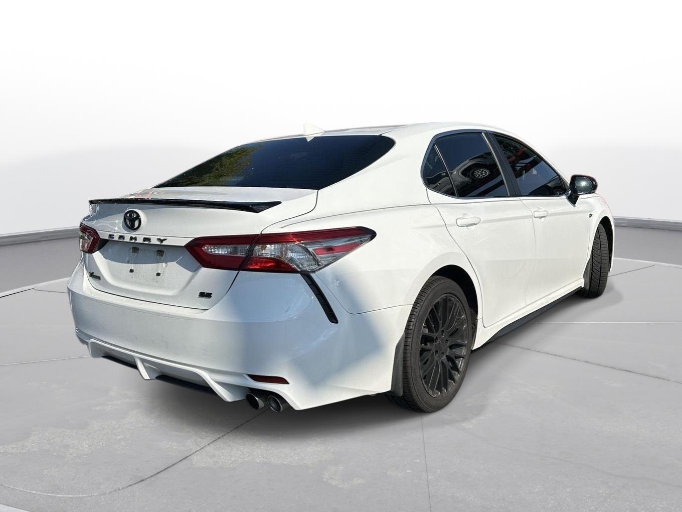 2019 Toyota Camry SE photo 5