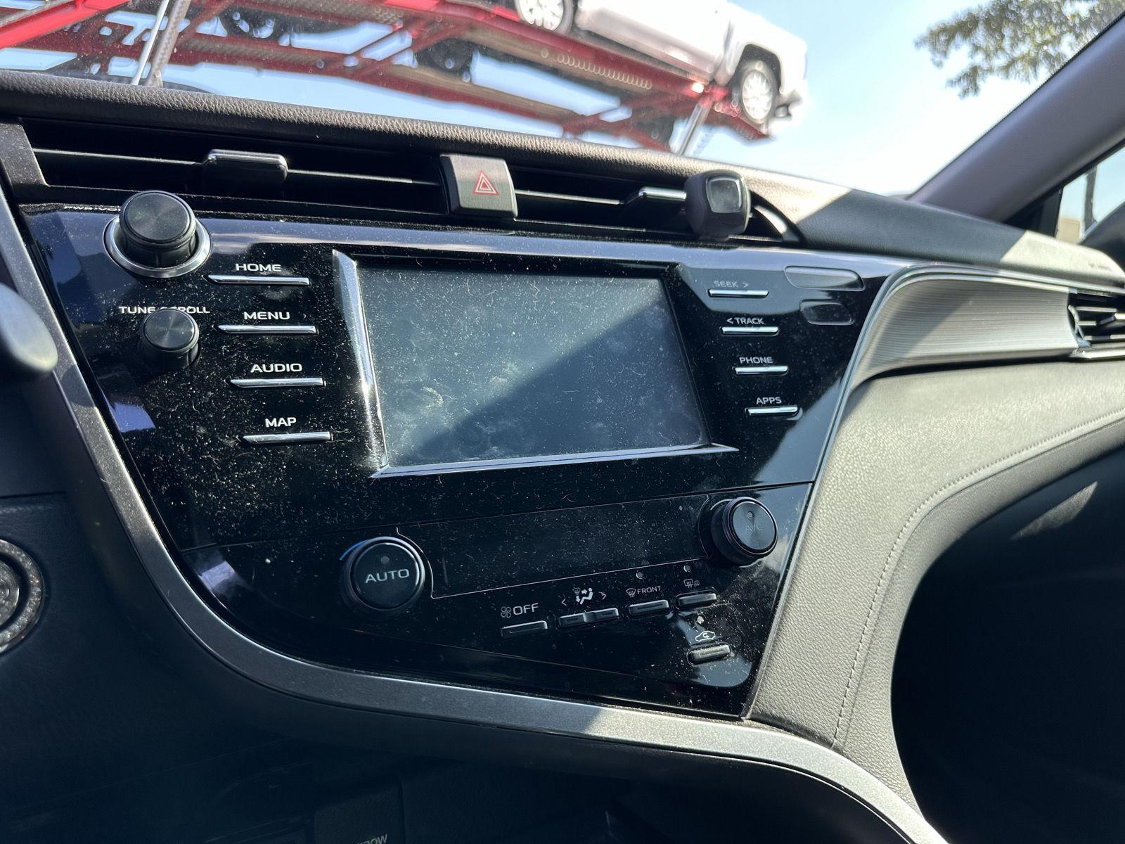 2019 Toyota Camry SE photo 11