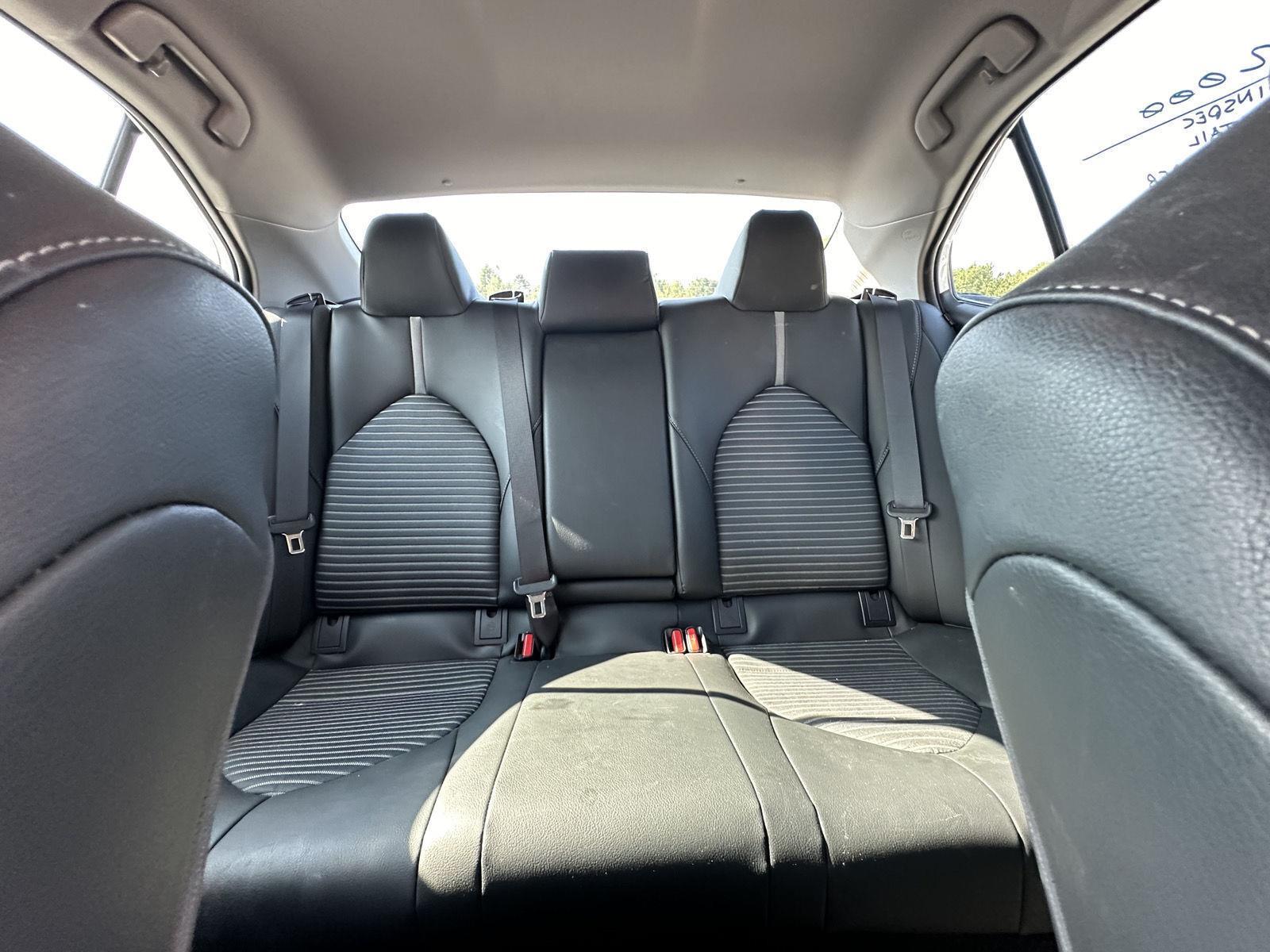 2019 Toyota Camry SE photo 12