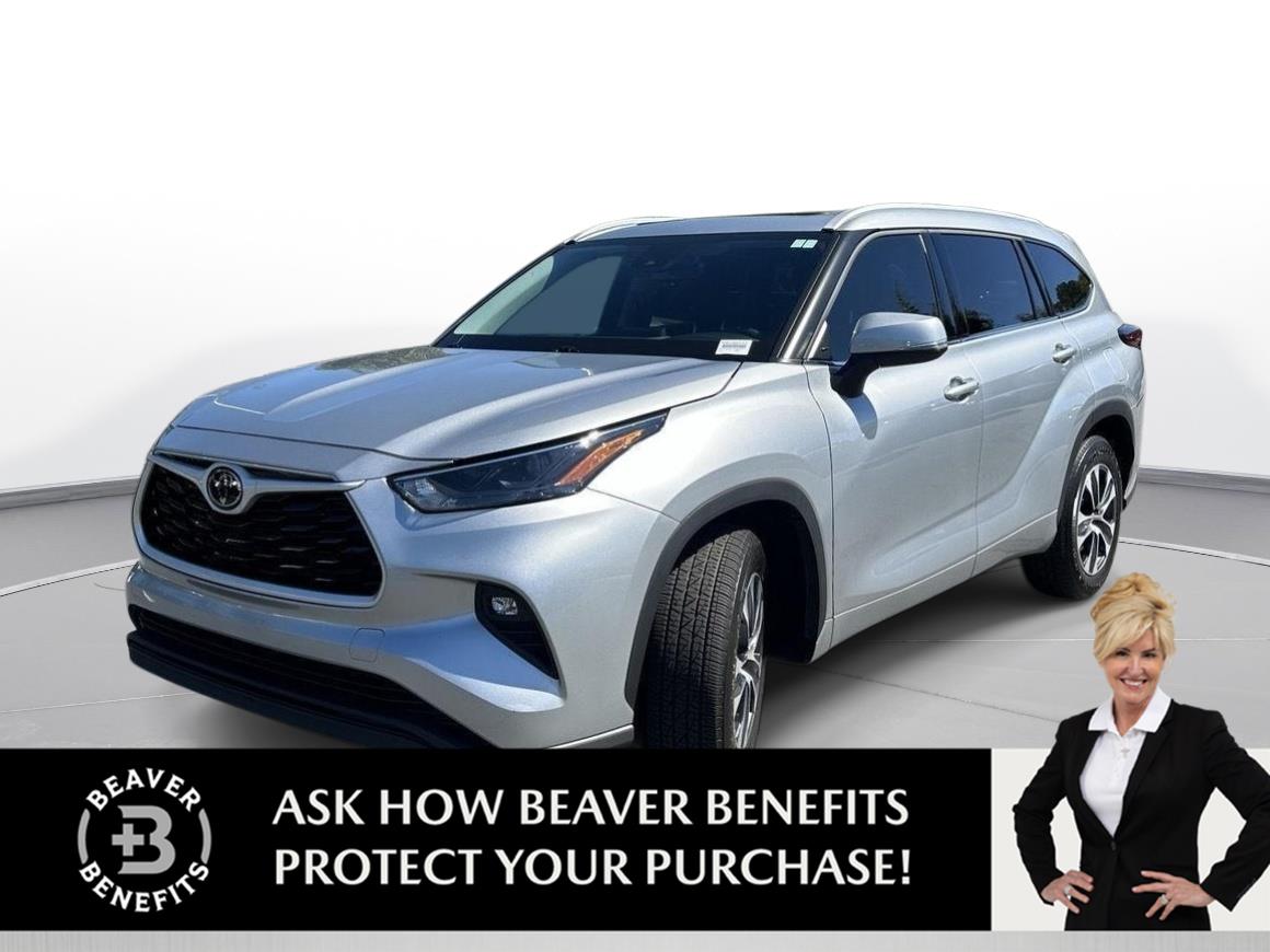 Celestial Silver Metallic 2022 Toyota Highlander SUV / Crossover Front-Wheel Drive Automatic
