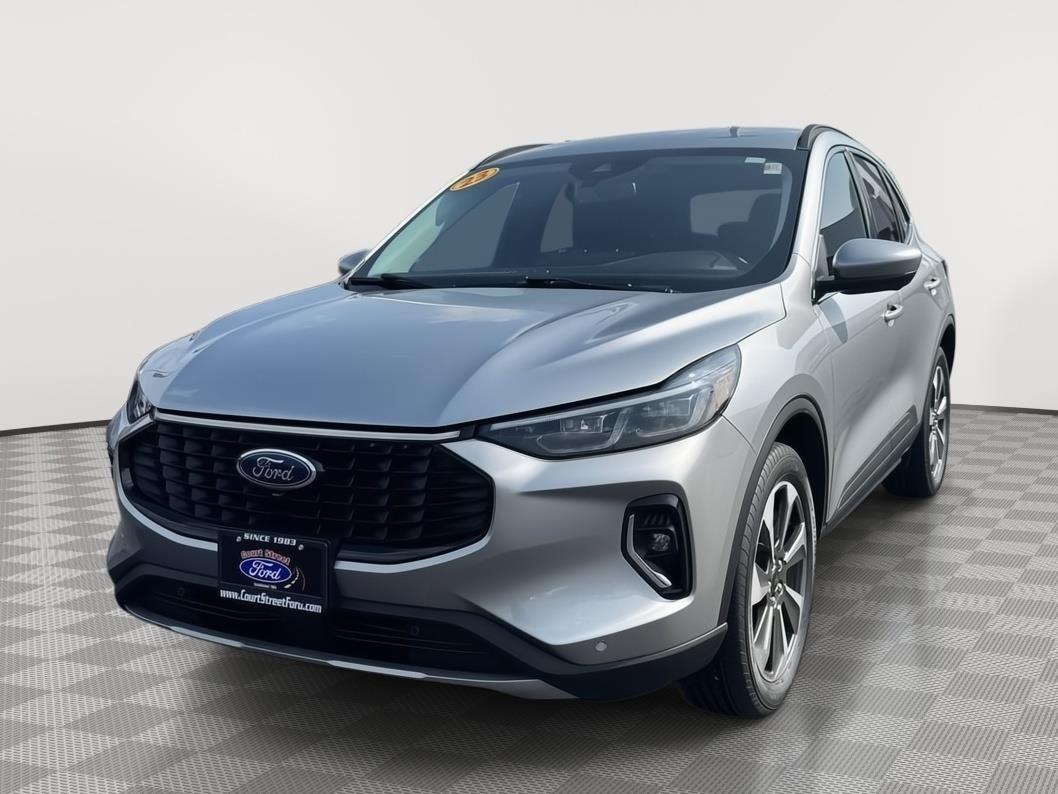 2023 Ford Escape Platinum's photo
