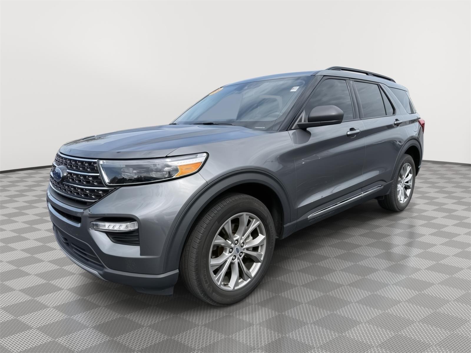 2023 Ford Explorer XLT's photo