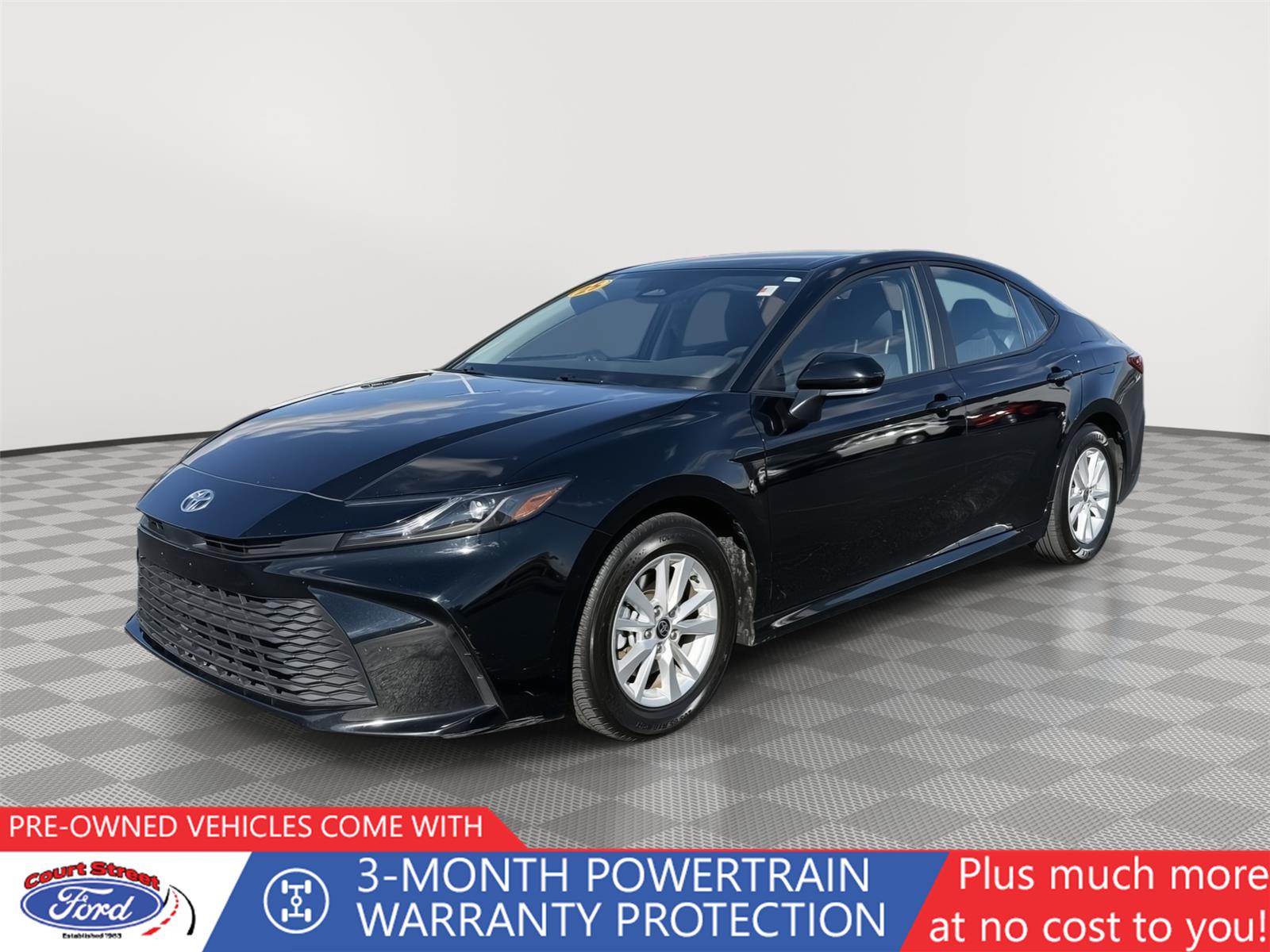 2025 Toyota Camry LE's photo