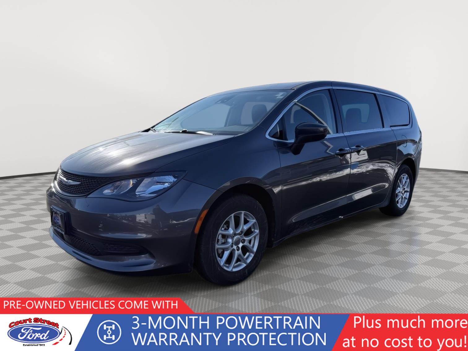 2023 Chrysler Voyager LX's photo