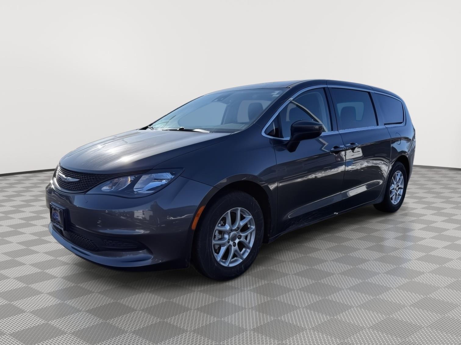 2023 Chrysler Voyager LX's photo