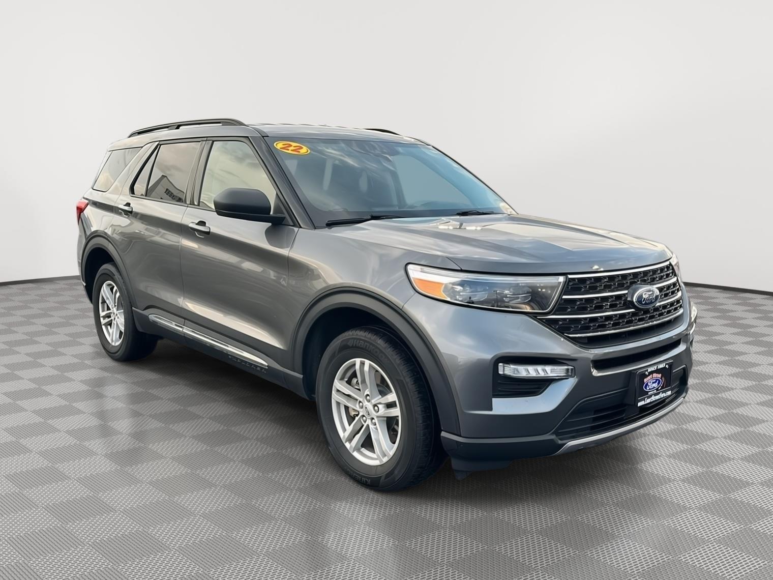 View vehicle photo 3