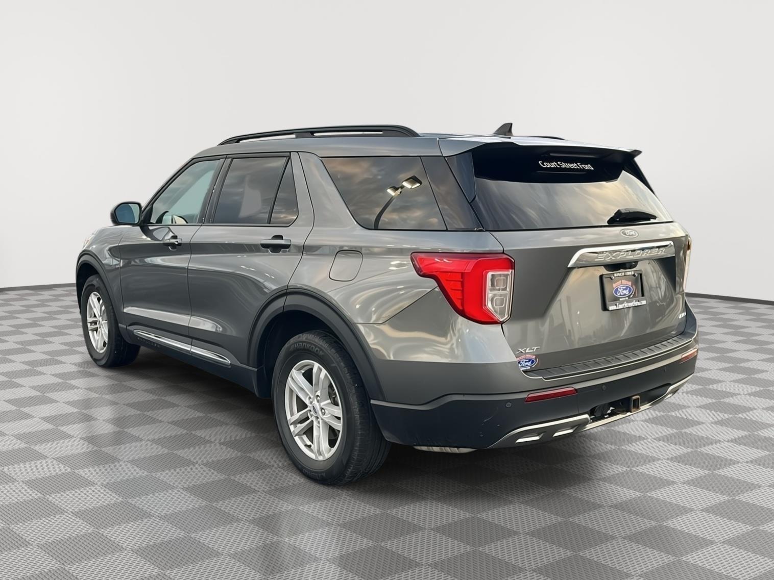 View vehicle photo 7