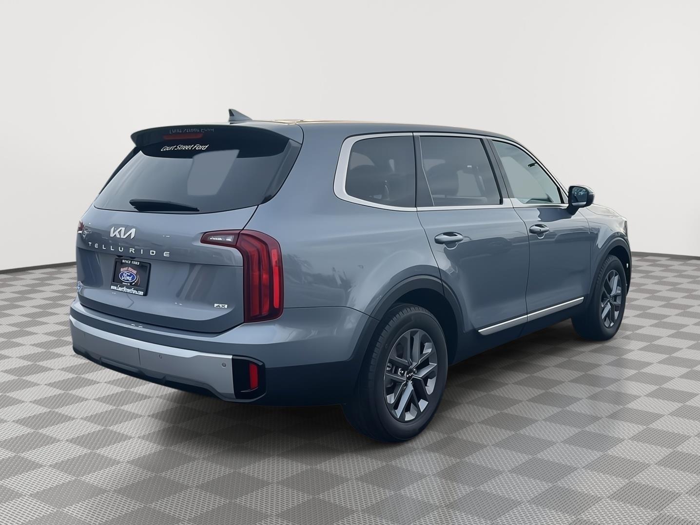 View vehicle photo 5