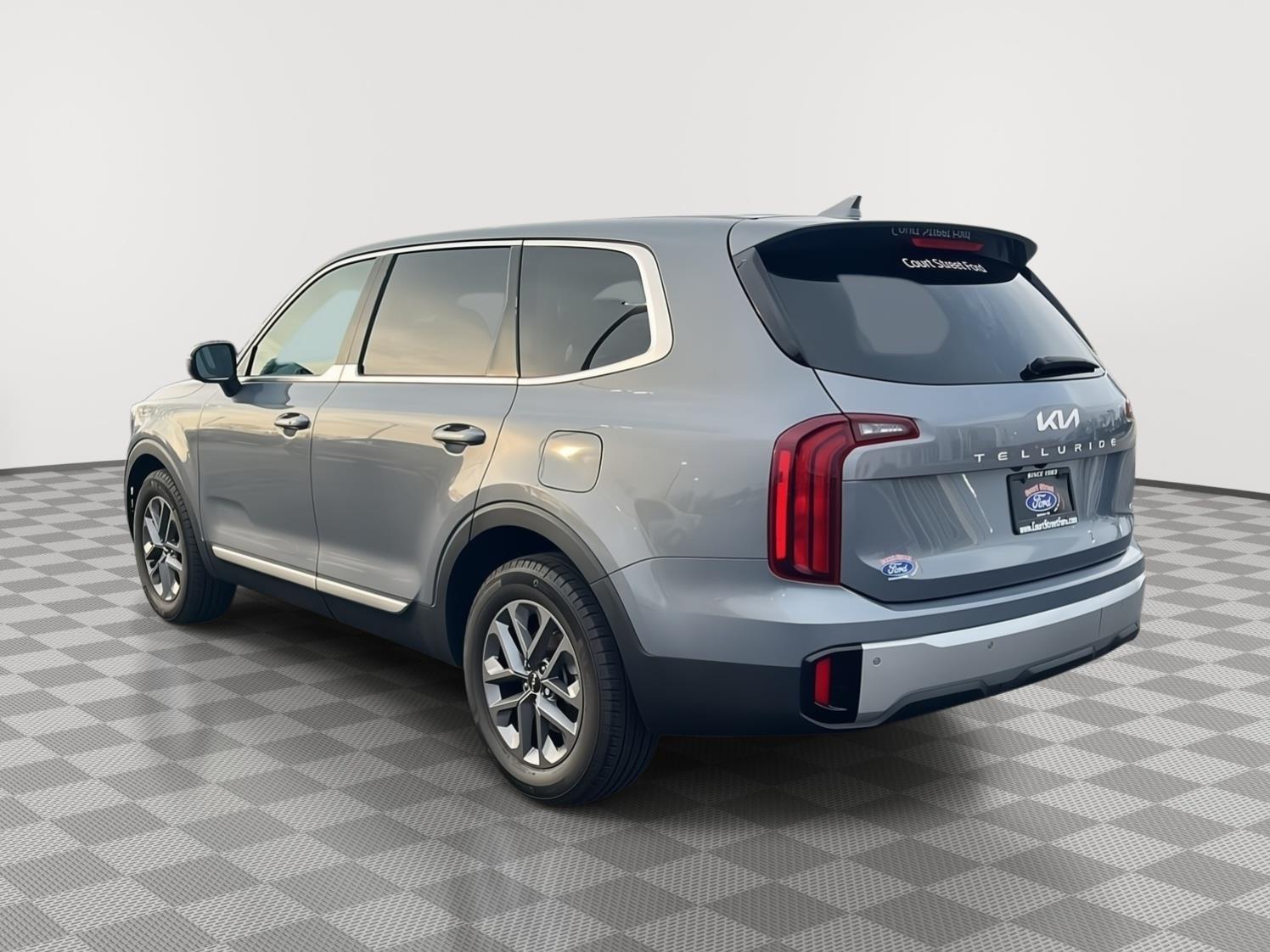 View vehicle photo 7