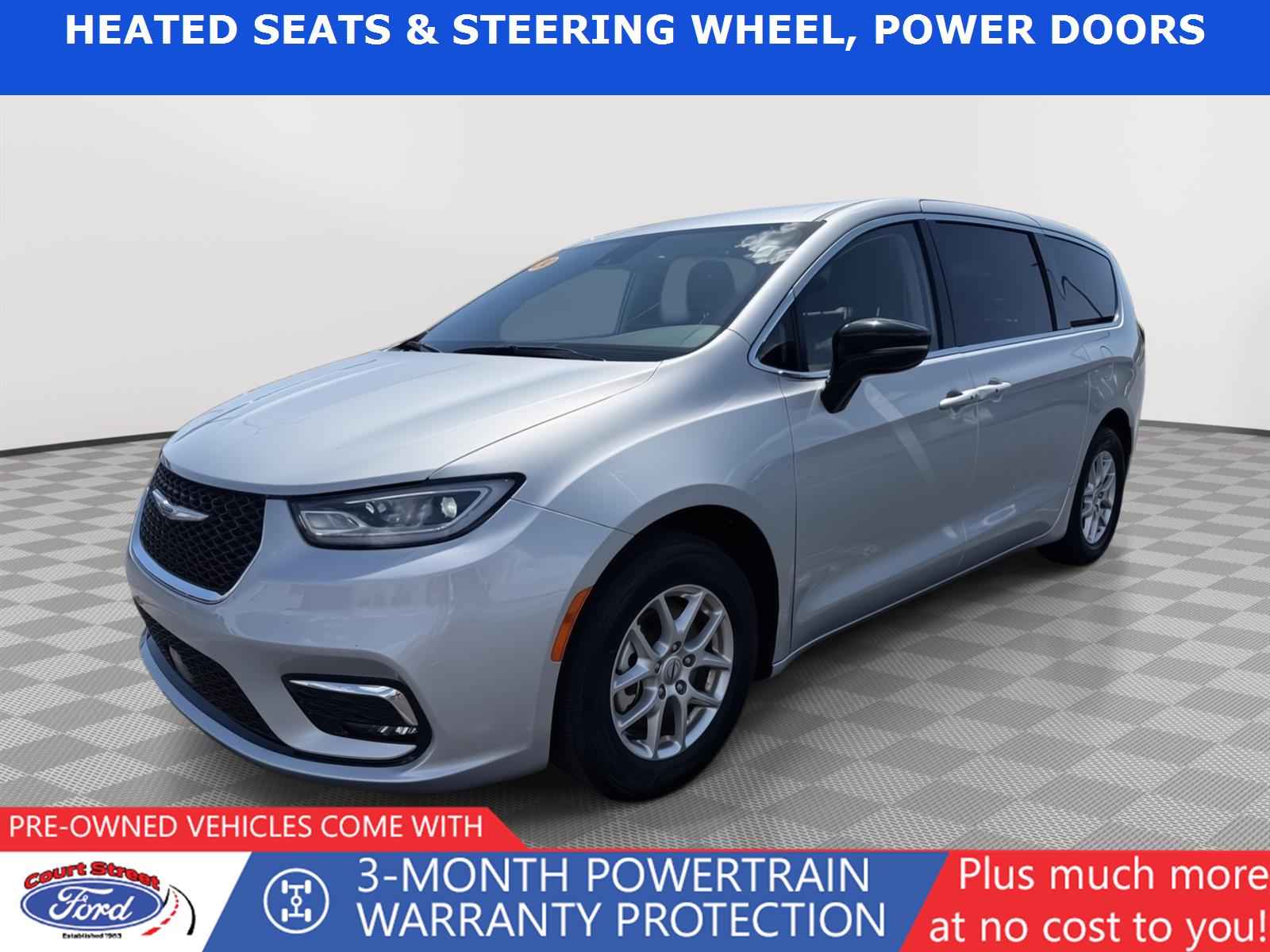 2024 Chrysler Pacifica Touring L's photo