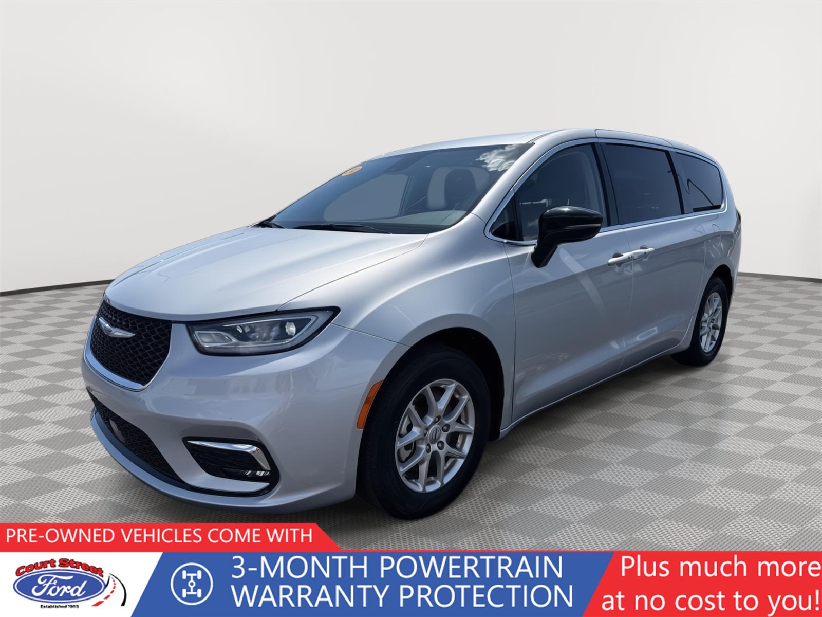 2024 Chrysler Pacifica Touring L's photo