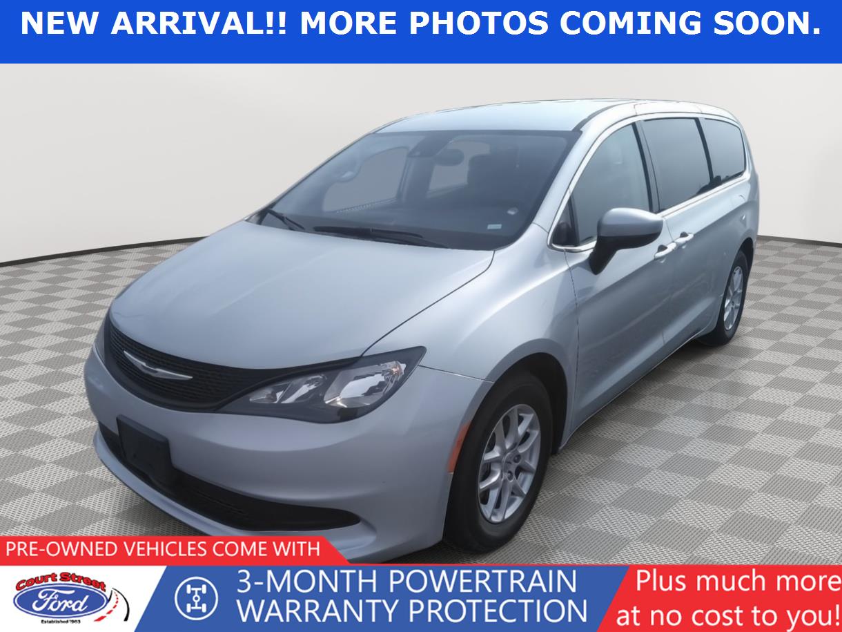 2023 Chrysler Voyager LX's photo