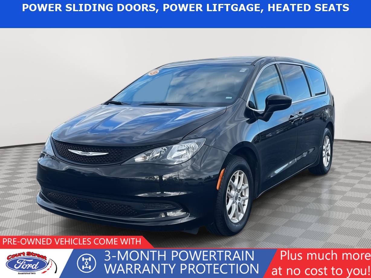 2023 Chrysler Voyager LX's photo