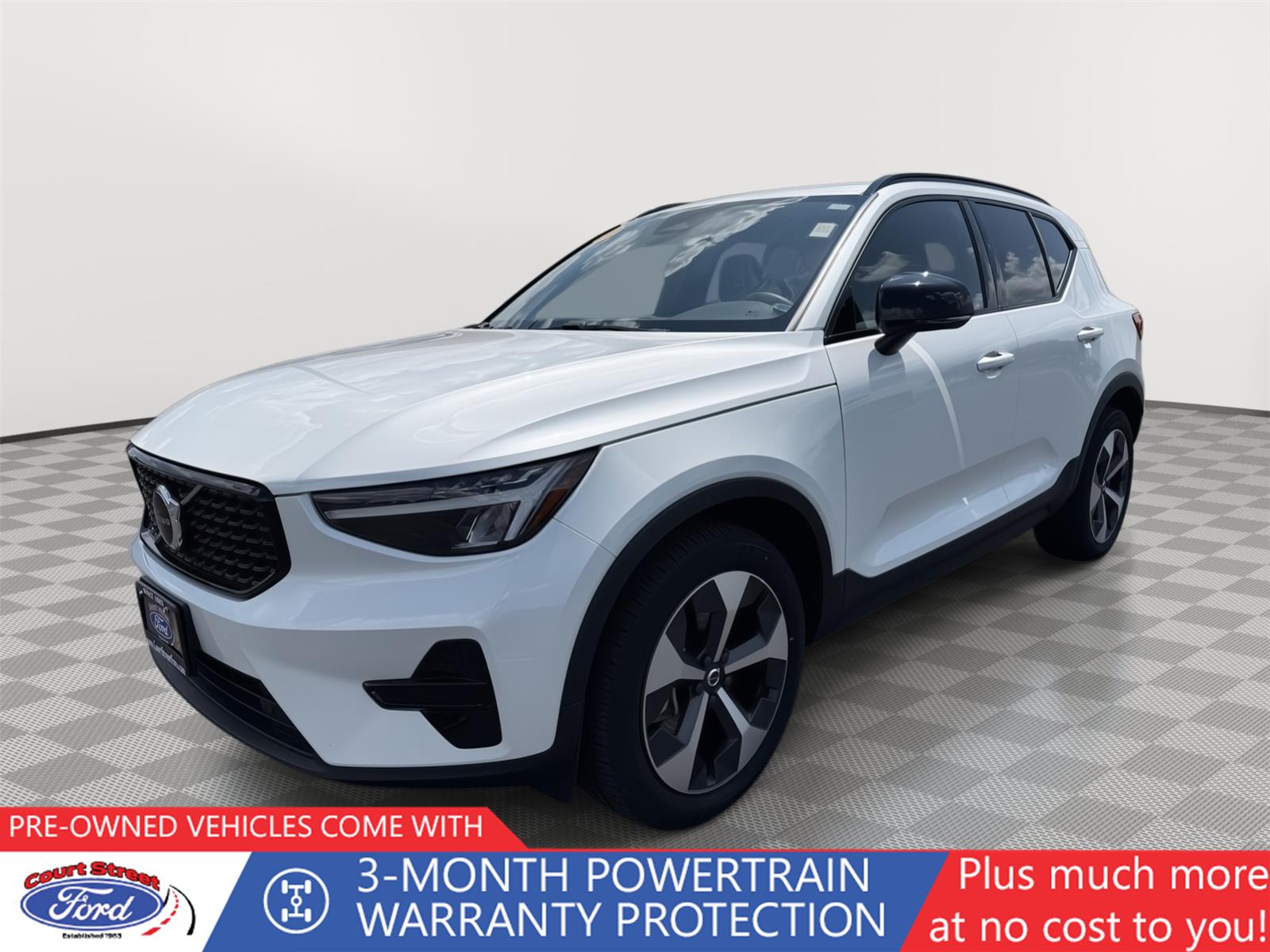2024 Volvo XC40 B5 Core Dark AWD's photo