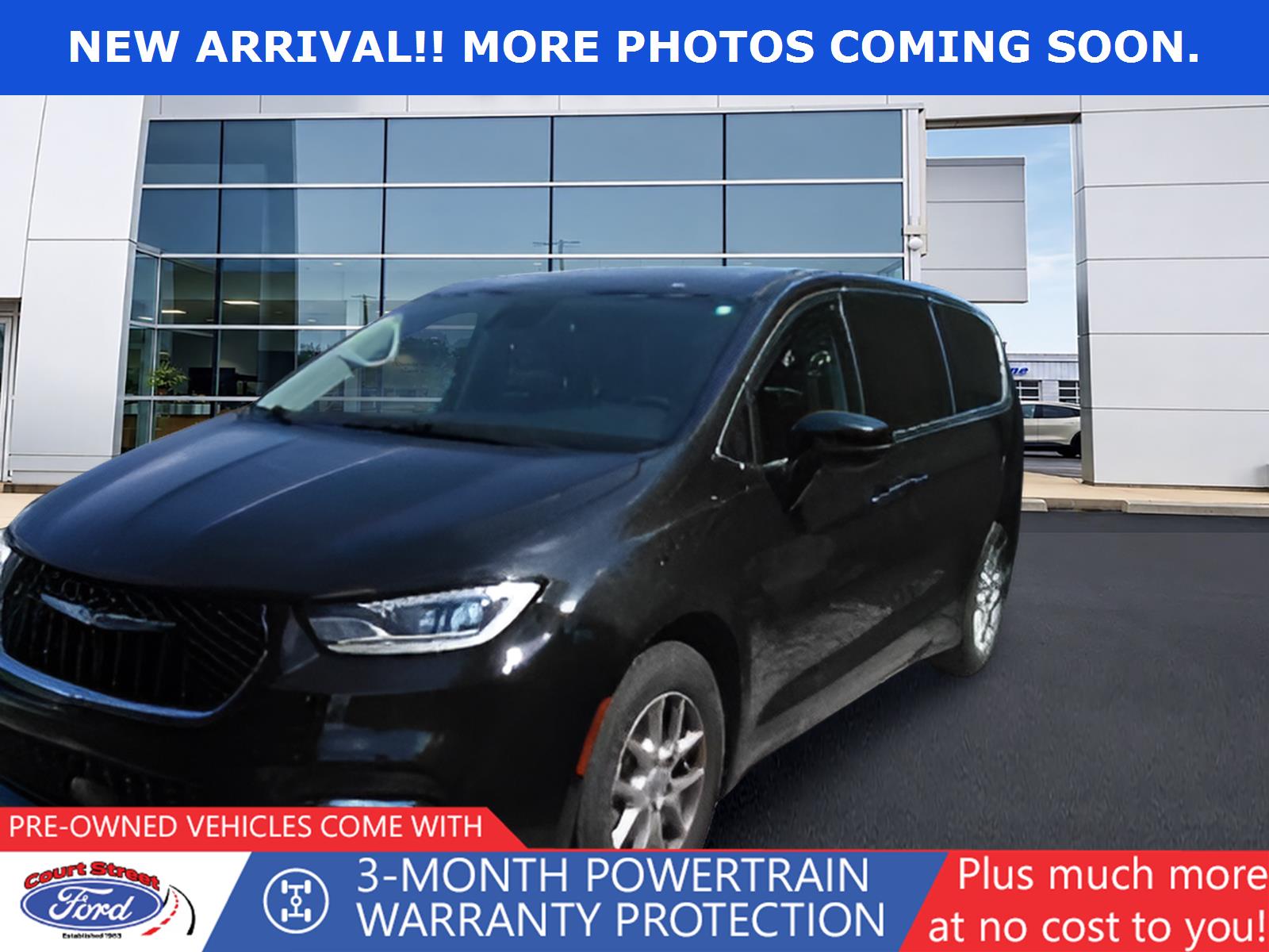 Brilliant Black Crystal Pearlcoat 2023 Chrysler Pacifica Minivan Front-Wheel Drive 9-Speed Automatic