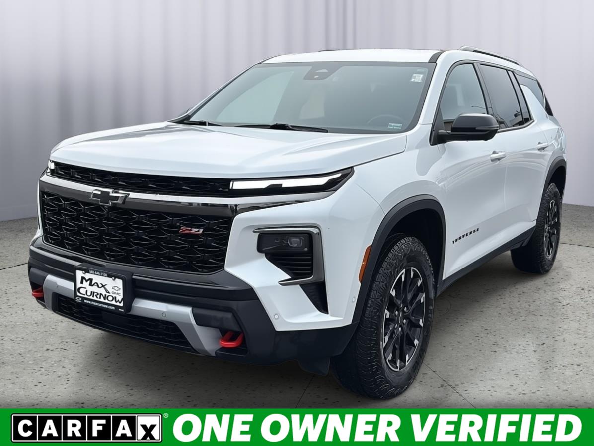 White (Iridescent Pearl Tricoat) 2025 Chevrolet Traverse SUV / Crossover Four-Wheel Drive 8-Speed Automatic