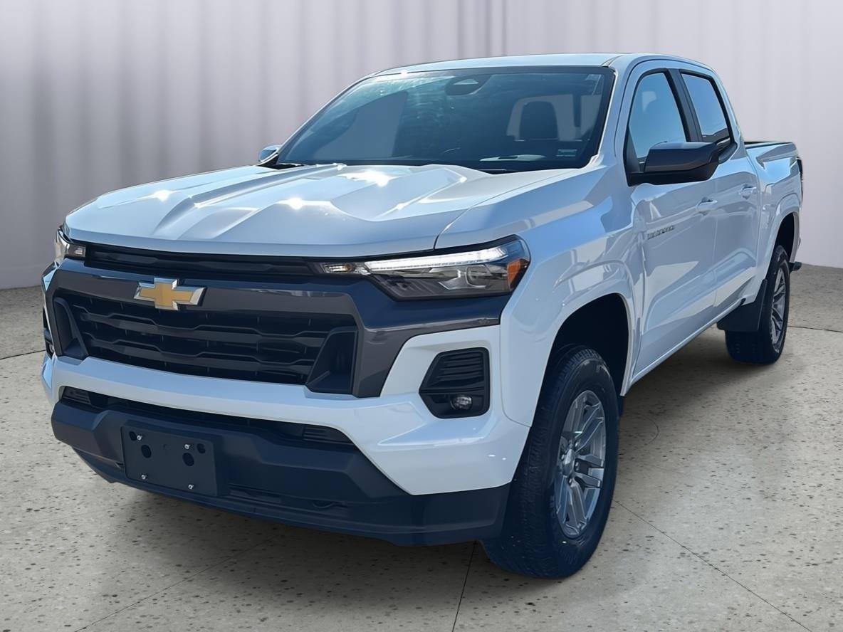 Summit White 2024 Chevrolet Colorado Pickup Truck Four-Wheel Drive 8-Speed Automatic