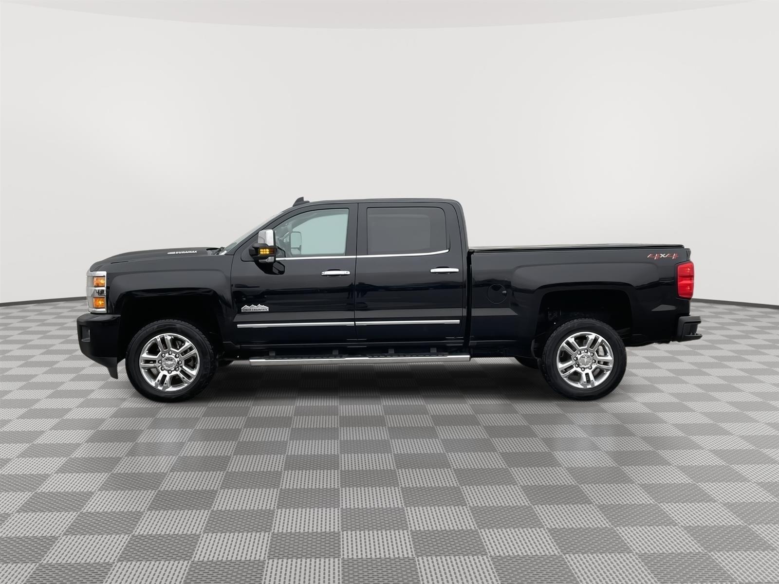 Used 2018 Chevrolet Silverado 2500HD High Country with VIN 1GC1KXEY1JF217299 for sale in Kansas City