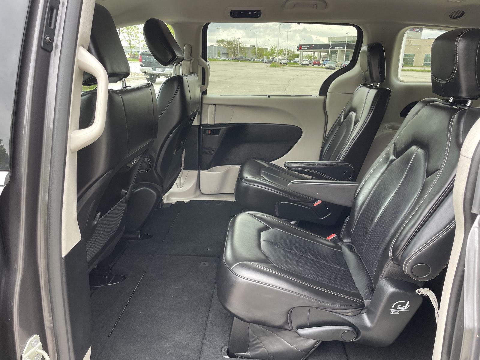Used 2023 Chrysler Pacifica Touring L Minivans for sale in Lincoln NE