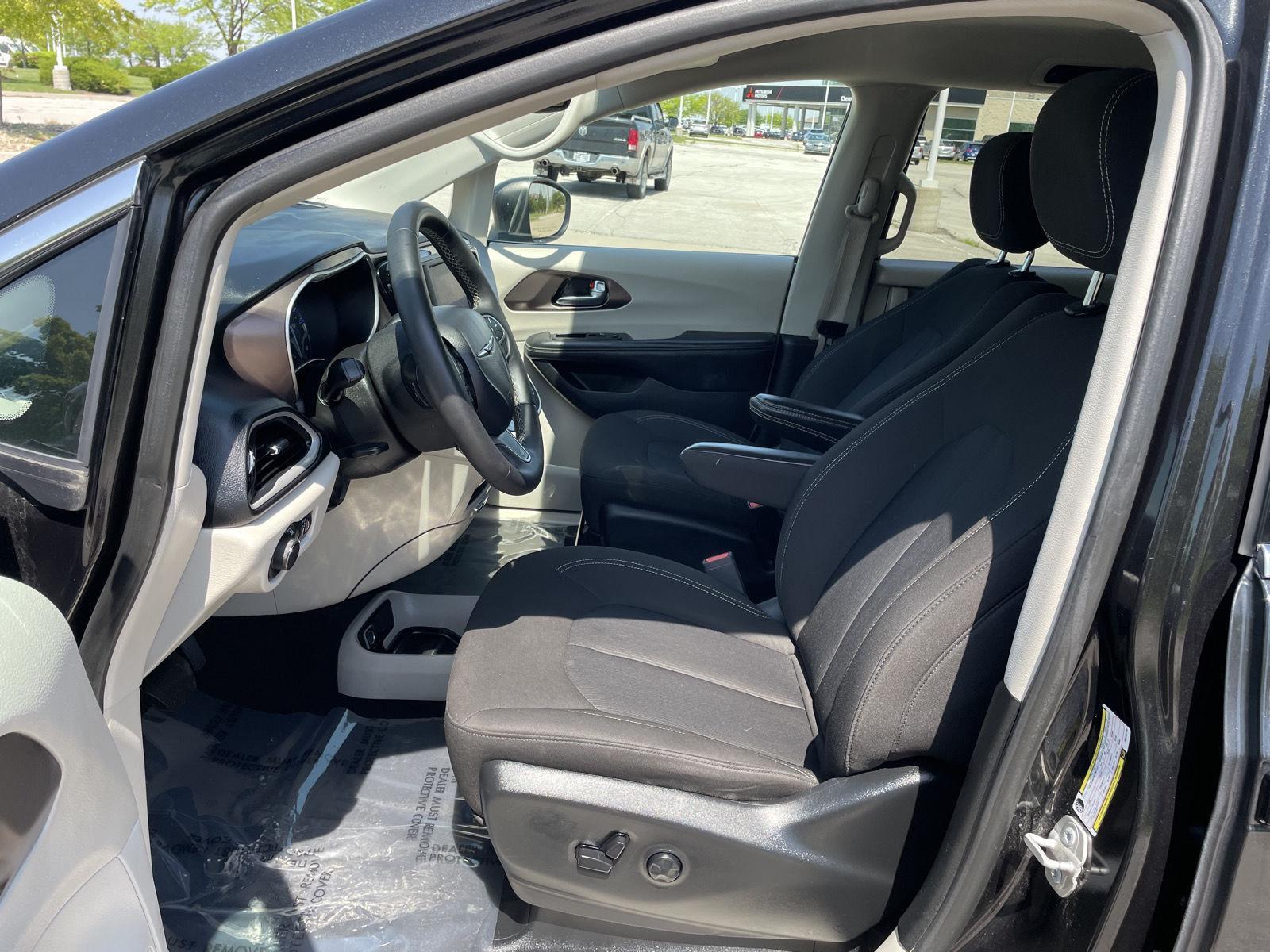 Used 2023 Chrysler Voyager LX Minivans for sale in Lincoln NE