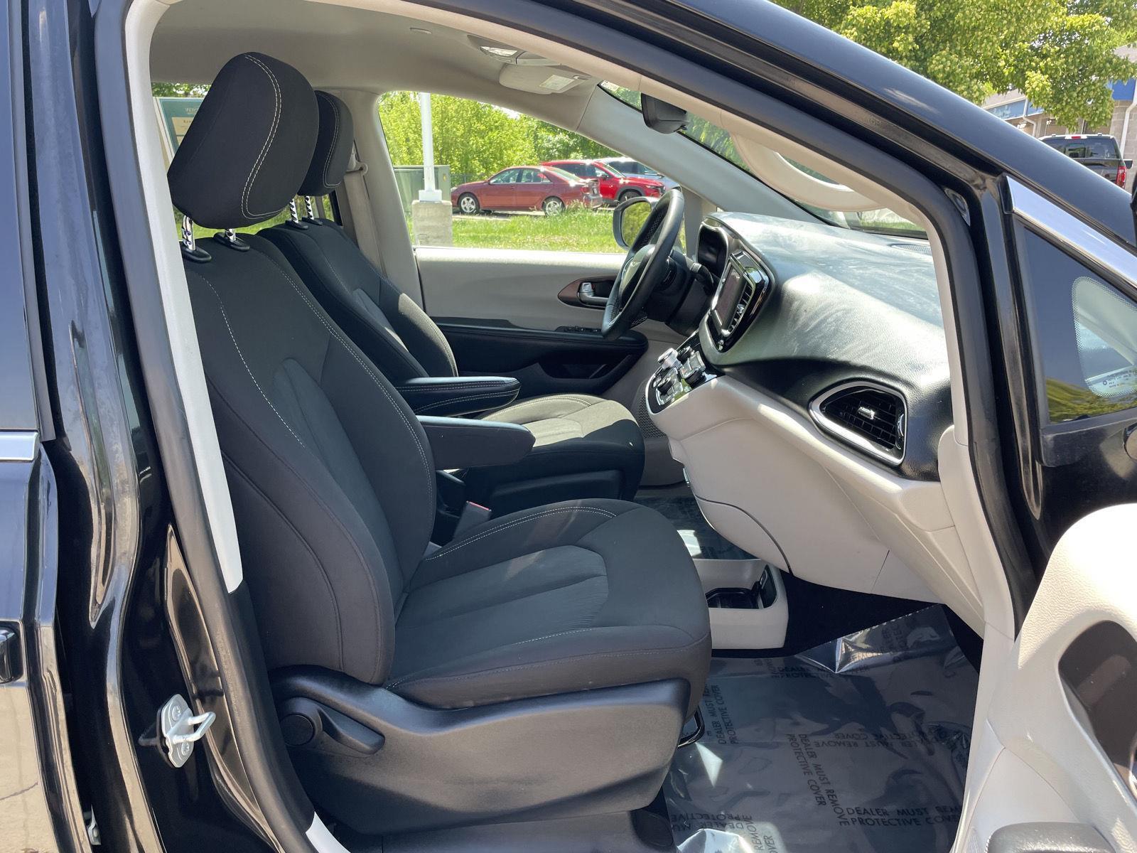 Used 2023 Chrysler Voyager LX Minivans for sale in Lincoln NE