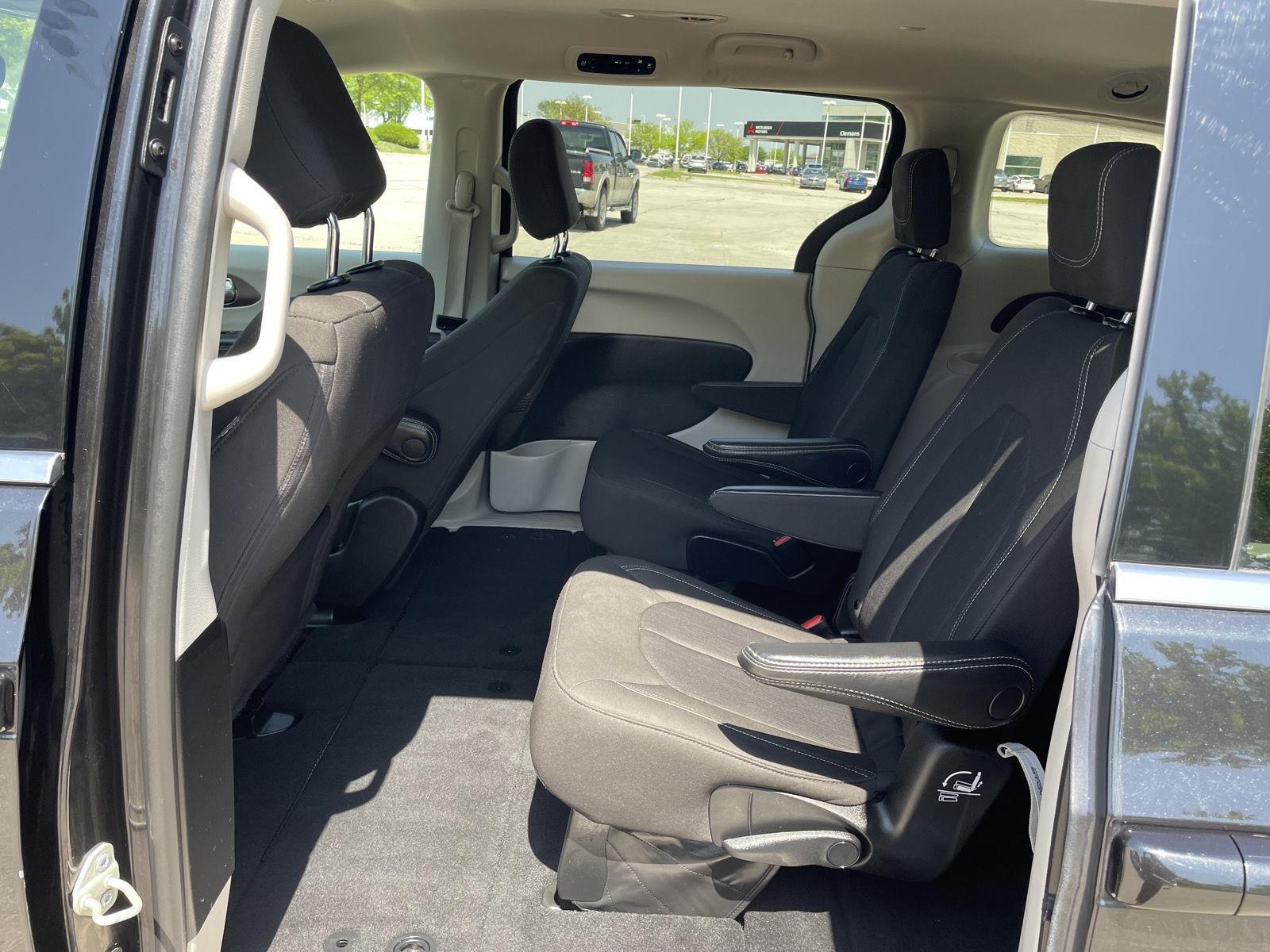 Used 2023 Chrysler Voyager LX Minivans for sale in Lincoln NE