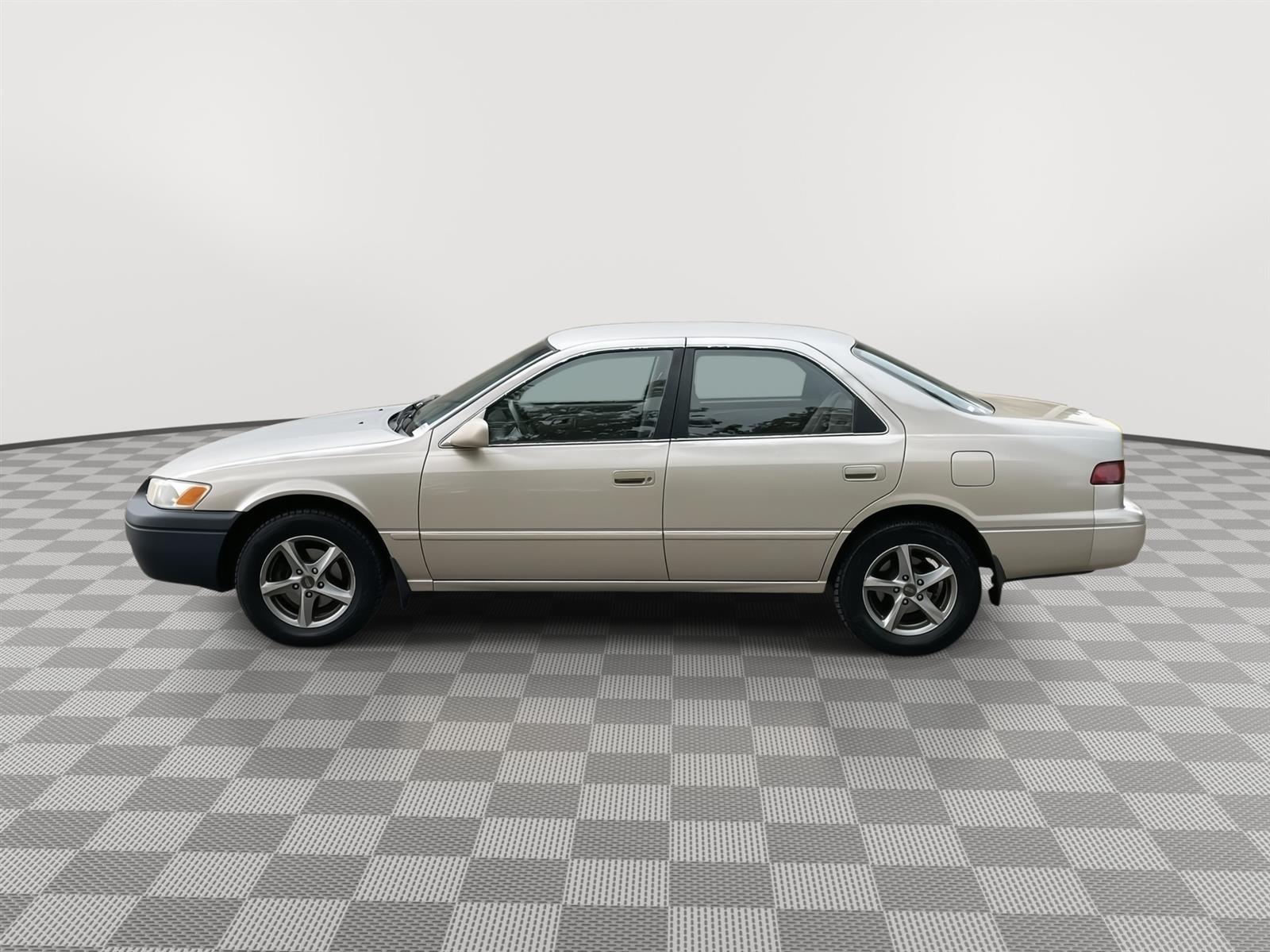 Used 1998 Toyota Camry XLE Sedan for sale in Lincoln NE