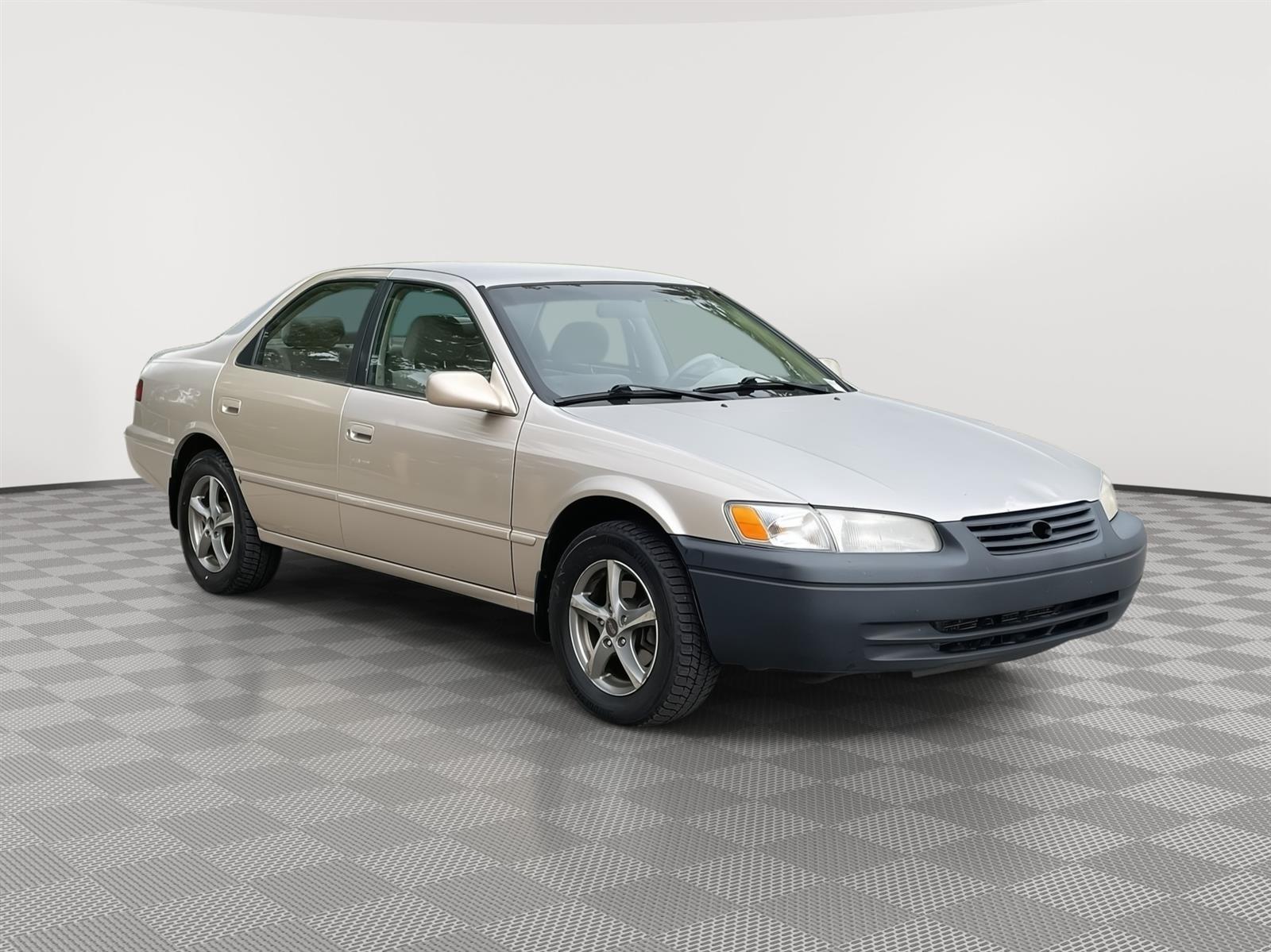 Used 1998 Toyota Camry XLE Sedan for sale in Lincoln NE