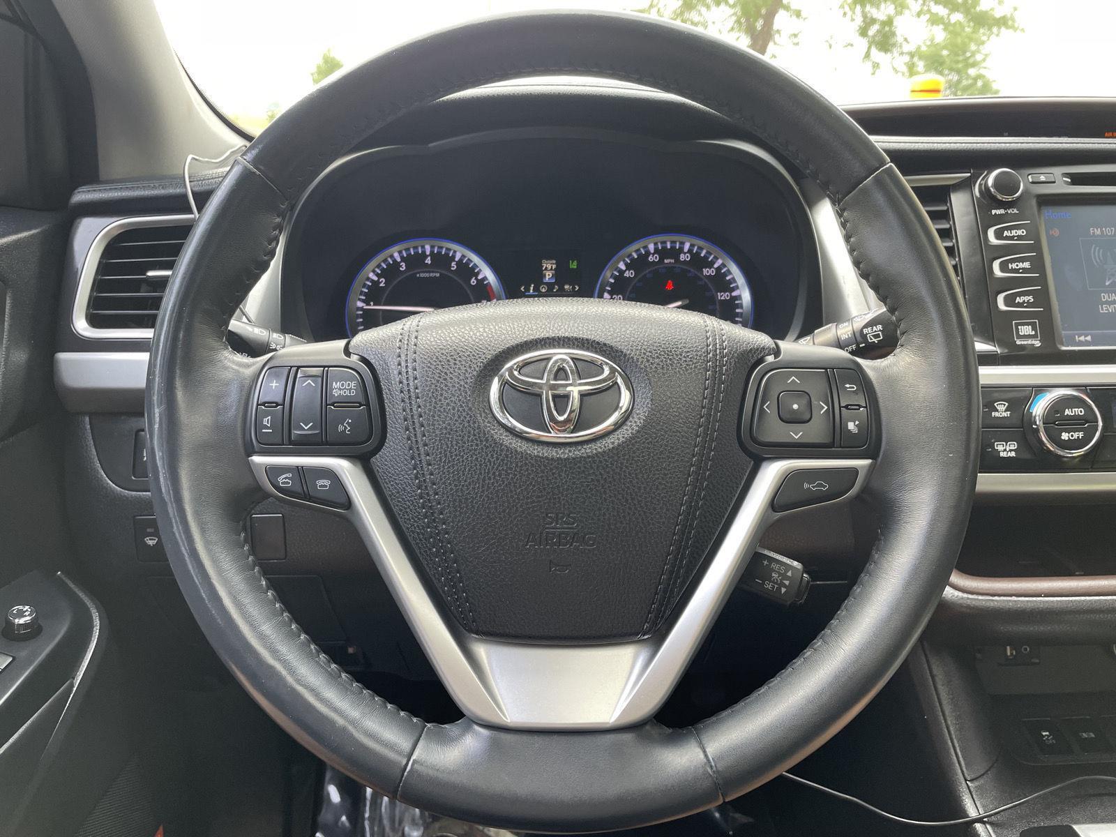 Used 2016 Toyota Highlander for sale in Lincoln NE