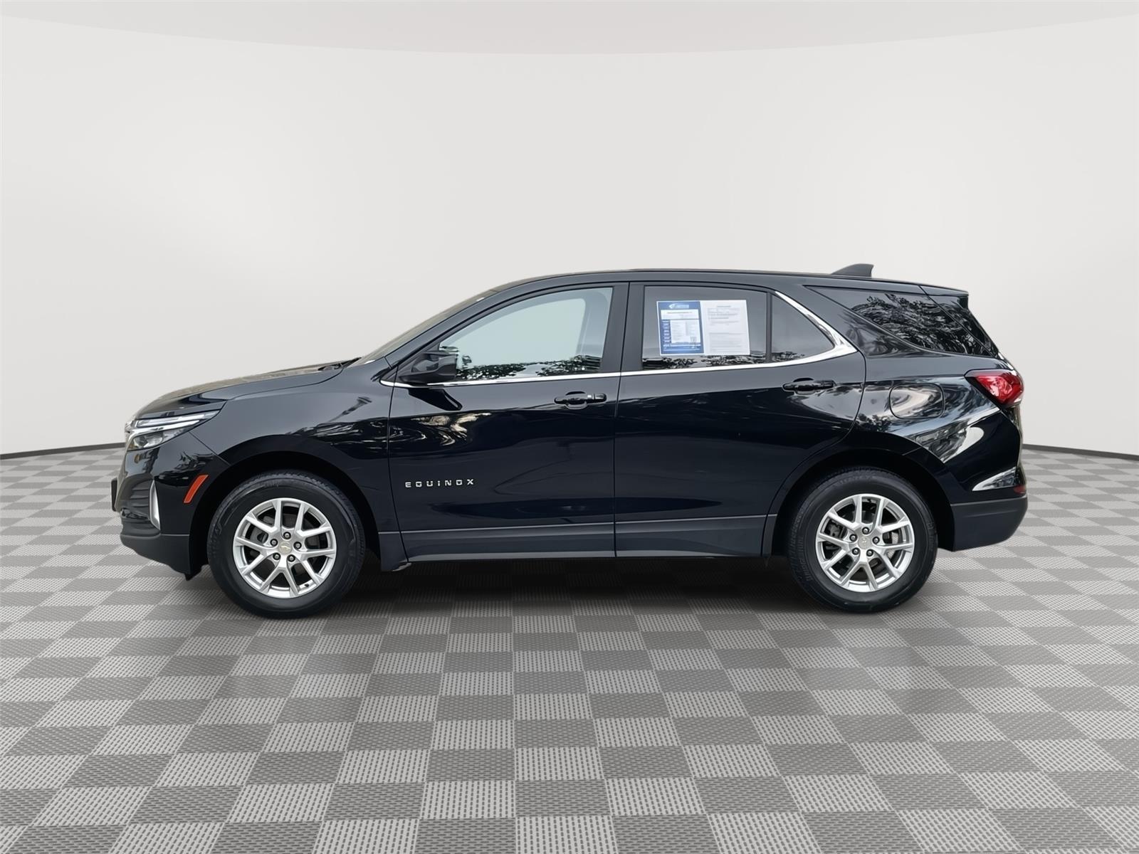 2023 Chevrolet Equinox LT photo 2