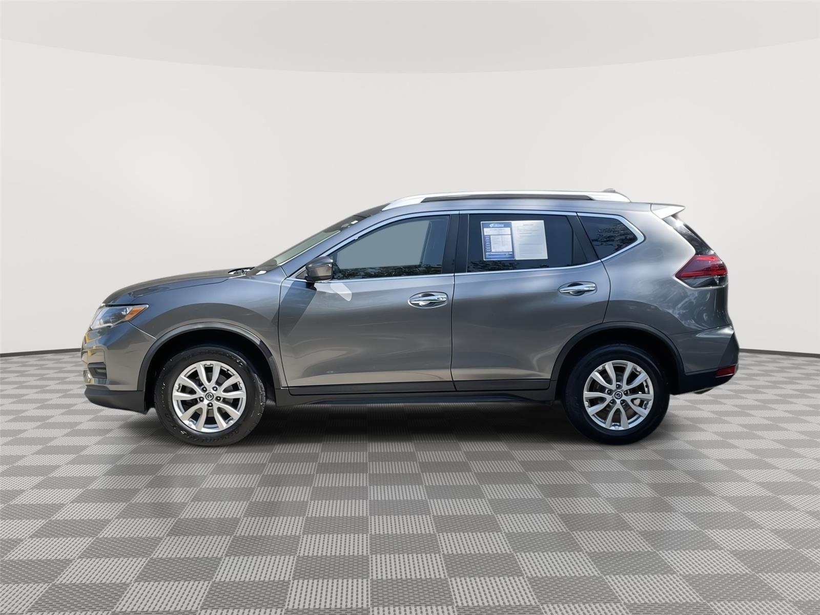 2020 Nissan Rogue SV photo 2