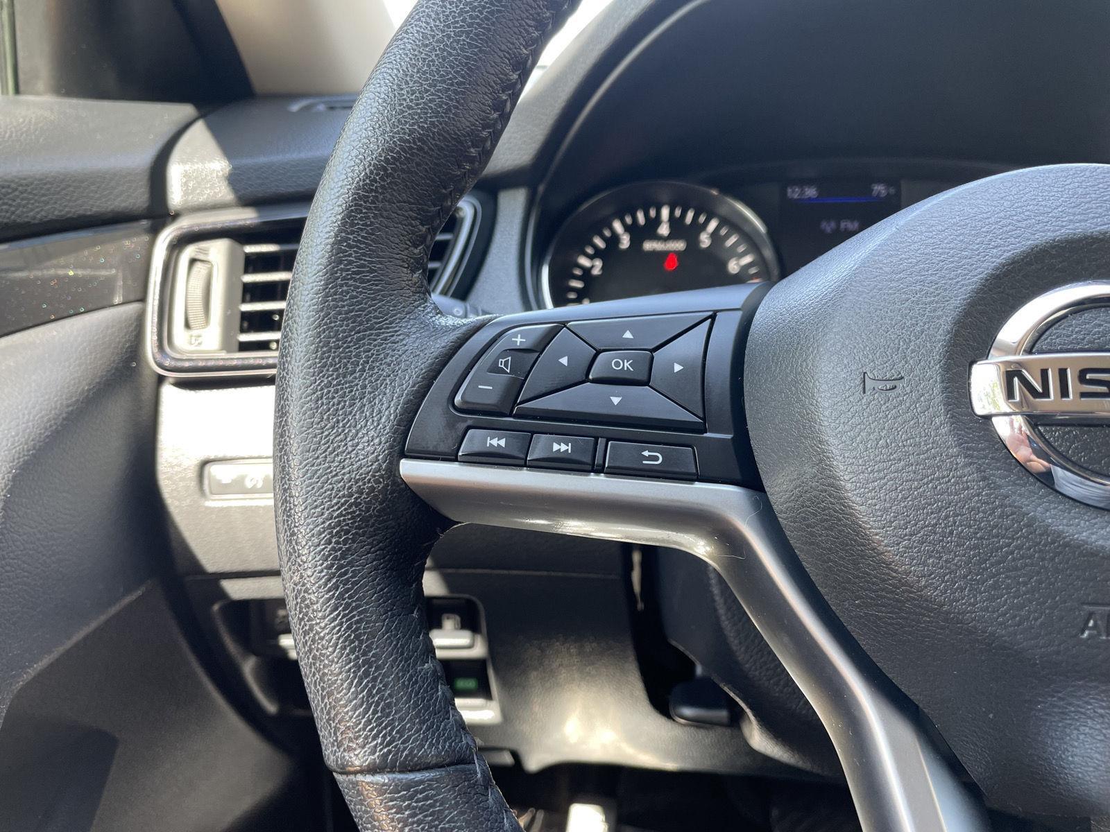 2020 Nissan Rogue SV photo 13