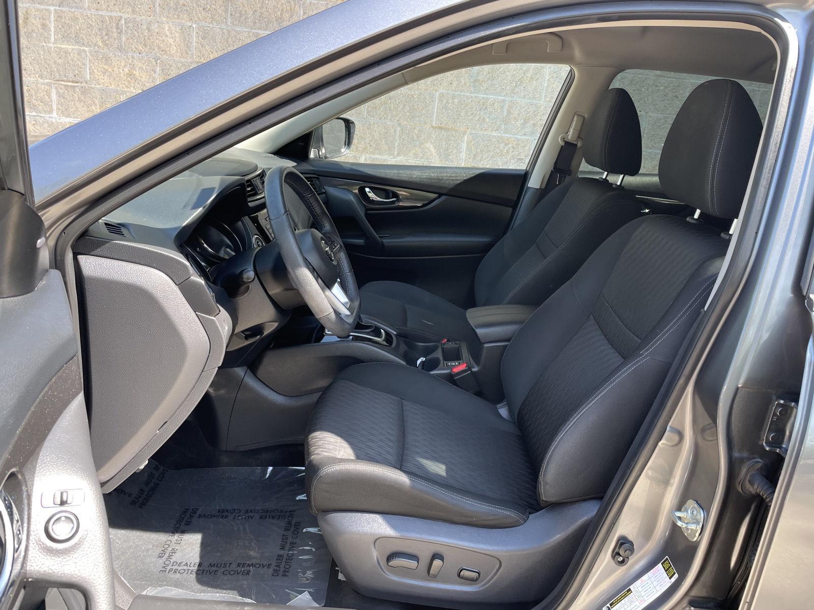 2020 Nissan Rogue SV photo 17