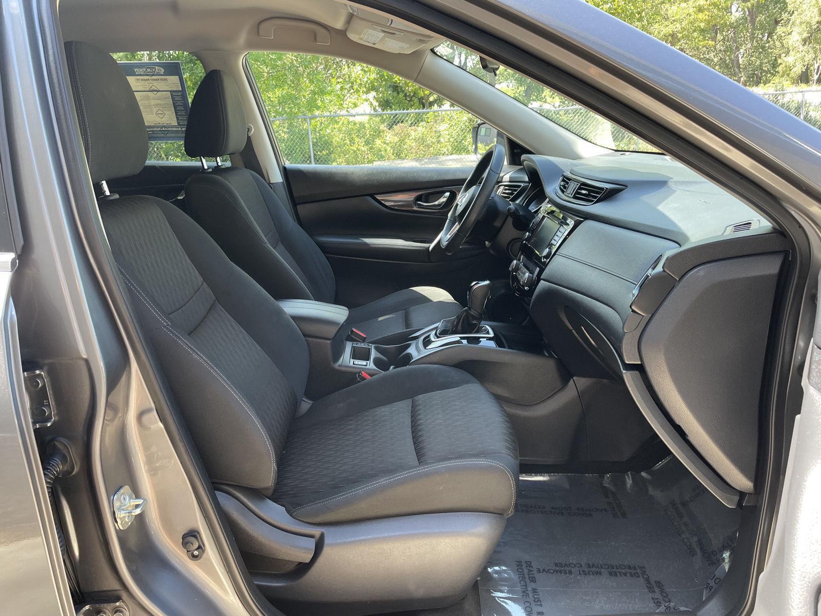 2020 Nissan Rogue SV photo 19